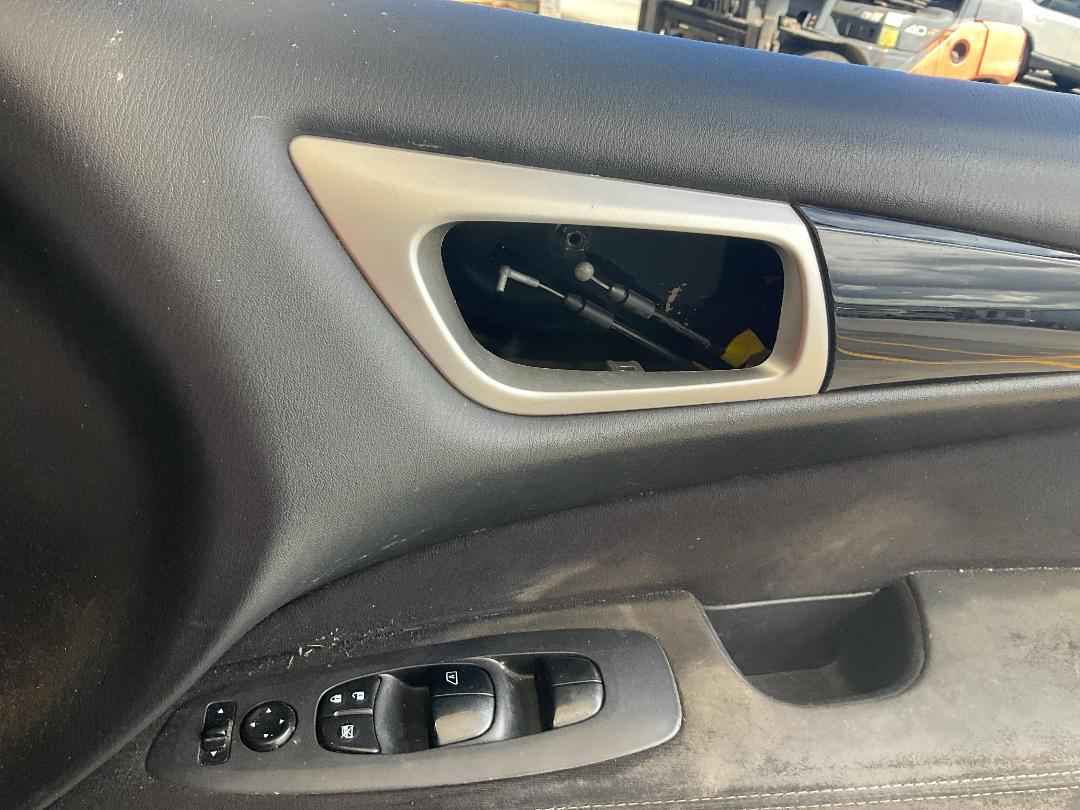 Photo '8' of Nissan Pathfinder ST Photo '8' of Nissan Pathfinder ST