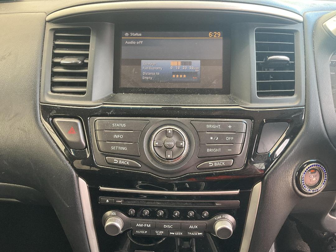 Photo '10' of Nissan Pathfinder ST Photo '10' of Nissan Pathfinder ST