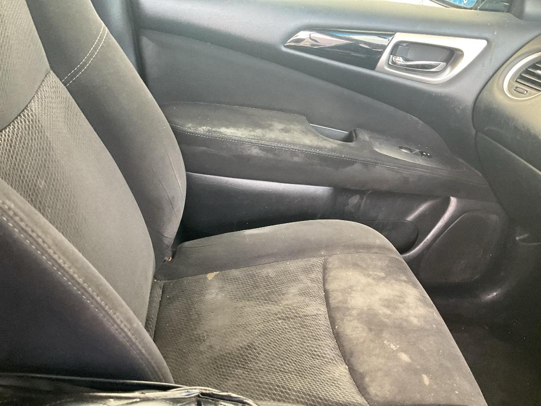 Photo '12' of Nissan Pathfinder ST Photo '12' of Nissan Pathfinder ST