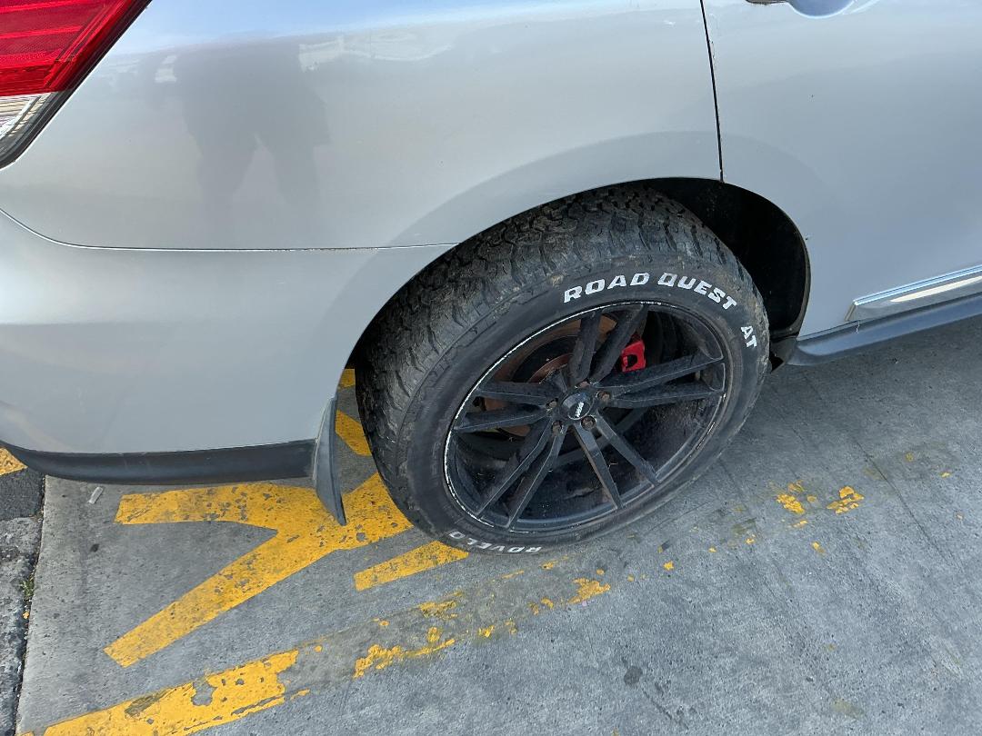 Photo '14' of Nissan Pathfinder TI