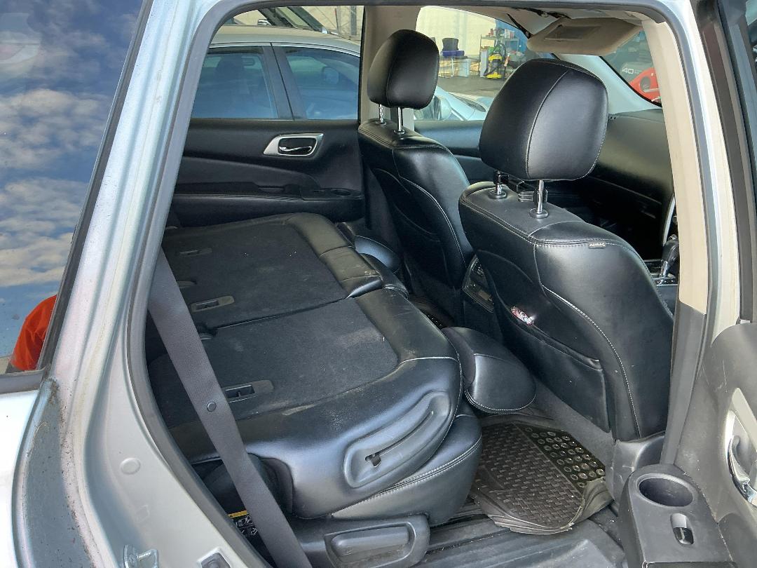 Photo '21' of Nissan Pathfinder TI