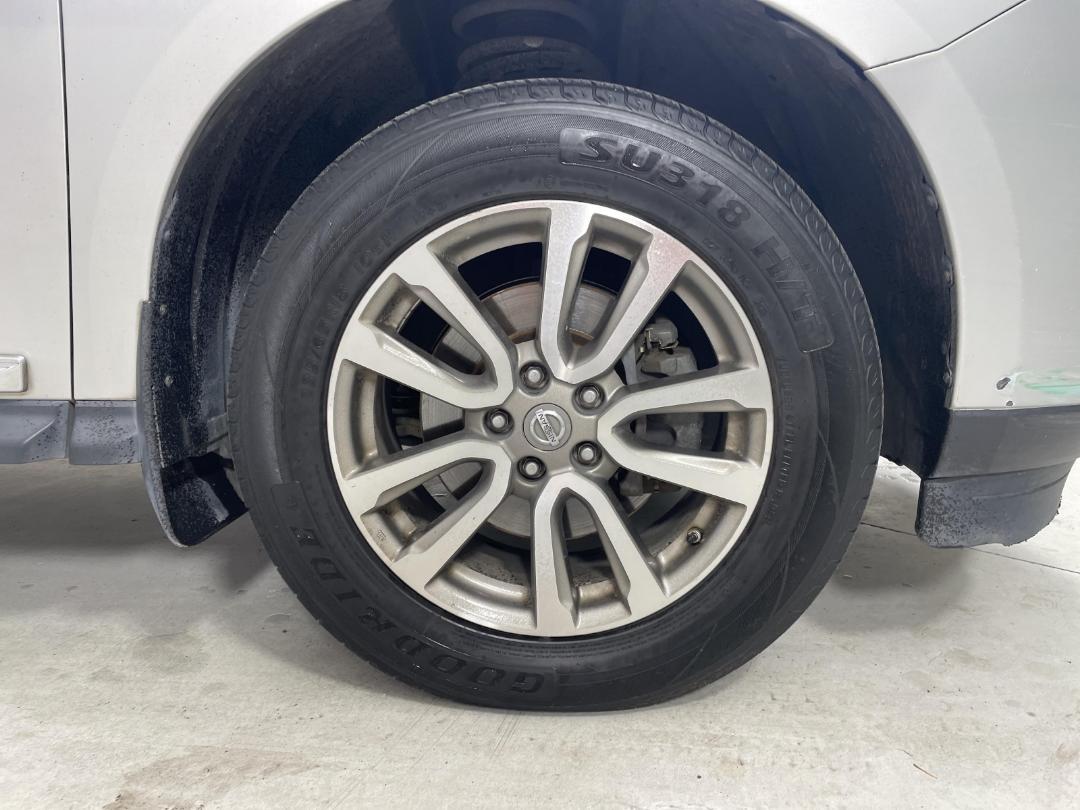 Photo '7' of Nissan Pathfinder TI Photo '7' of Nissan Pathfinder TI