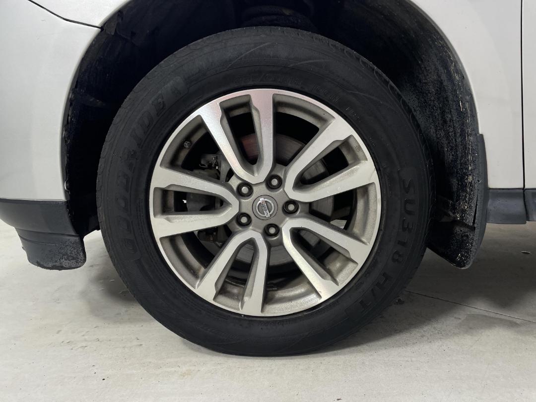 Photo '8' of Nissan Pathfinder TI Photo '8' of Nissan Pathfinder TI