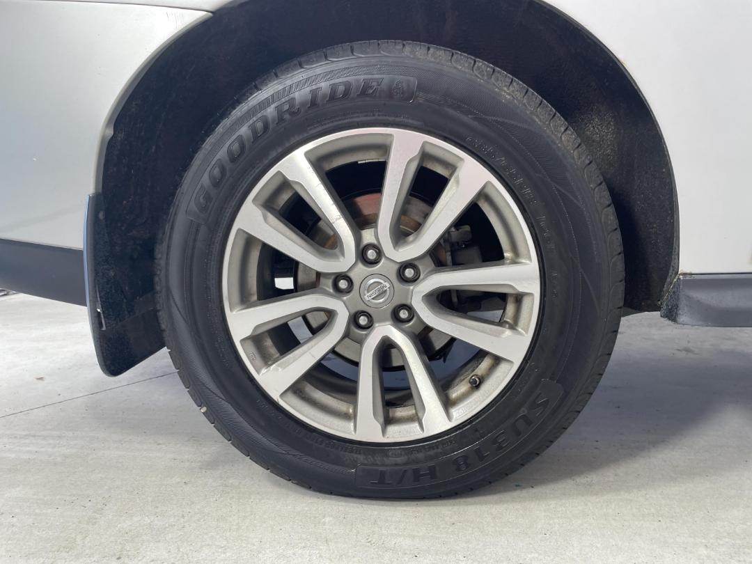 Photo '10' of Nissan Pathfinder TI Photo '10' of Nissan Pathfinder TI