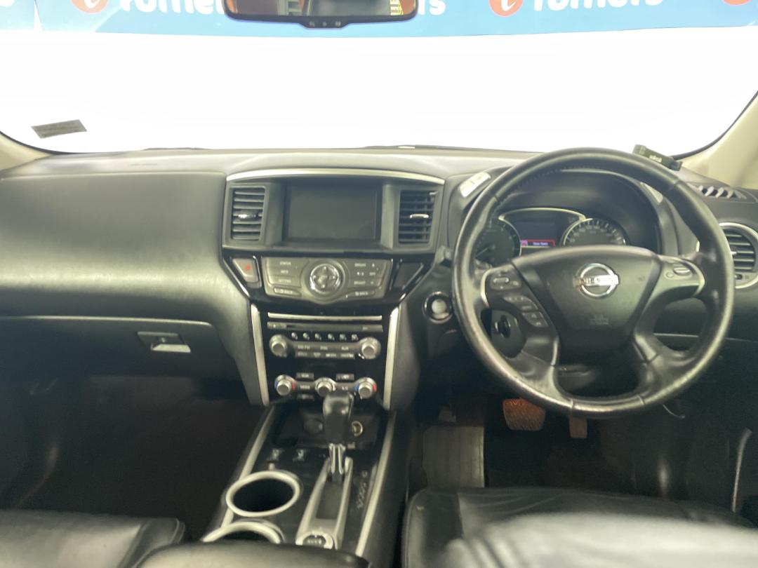 Photo '15' of Nissan Pathfinder TI Photo '15' of Nissan Pathfinder TI