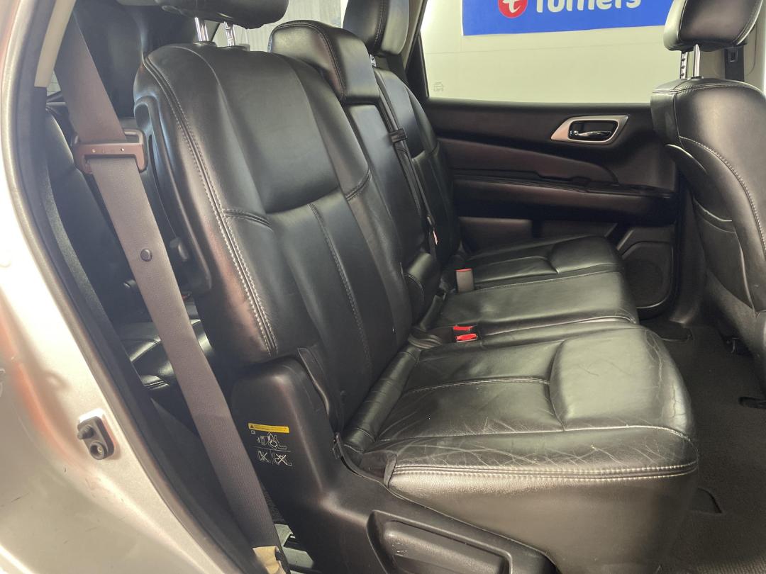 Photo '18' of Nissan Pathfinder TI Photo '18' of Nissan Pathfinder TI