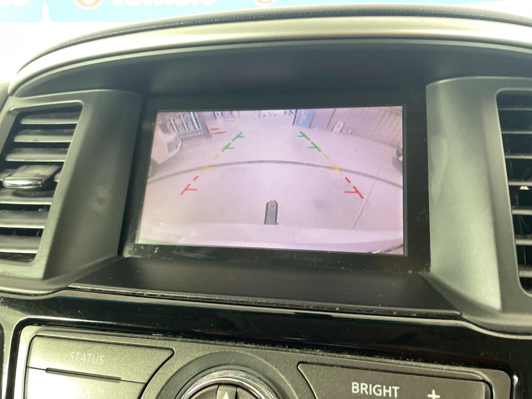 Photo '21' of Nissan Pathfinder TI Photo '21' of Nissan Pathfinder TI