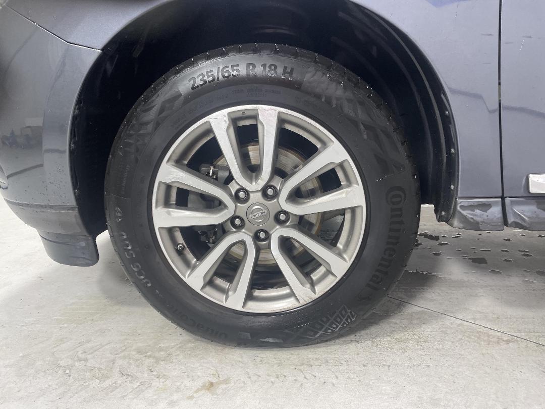 Photo '10' of Nissan Pathfinder