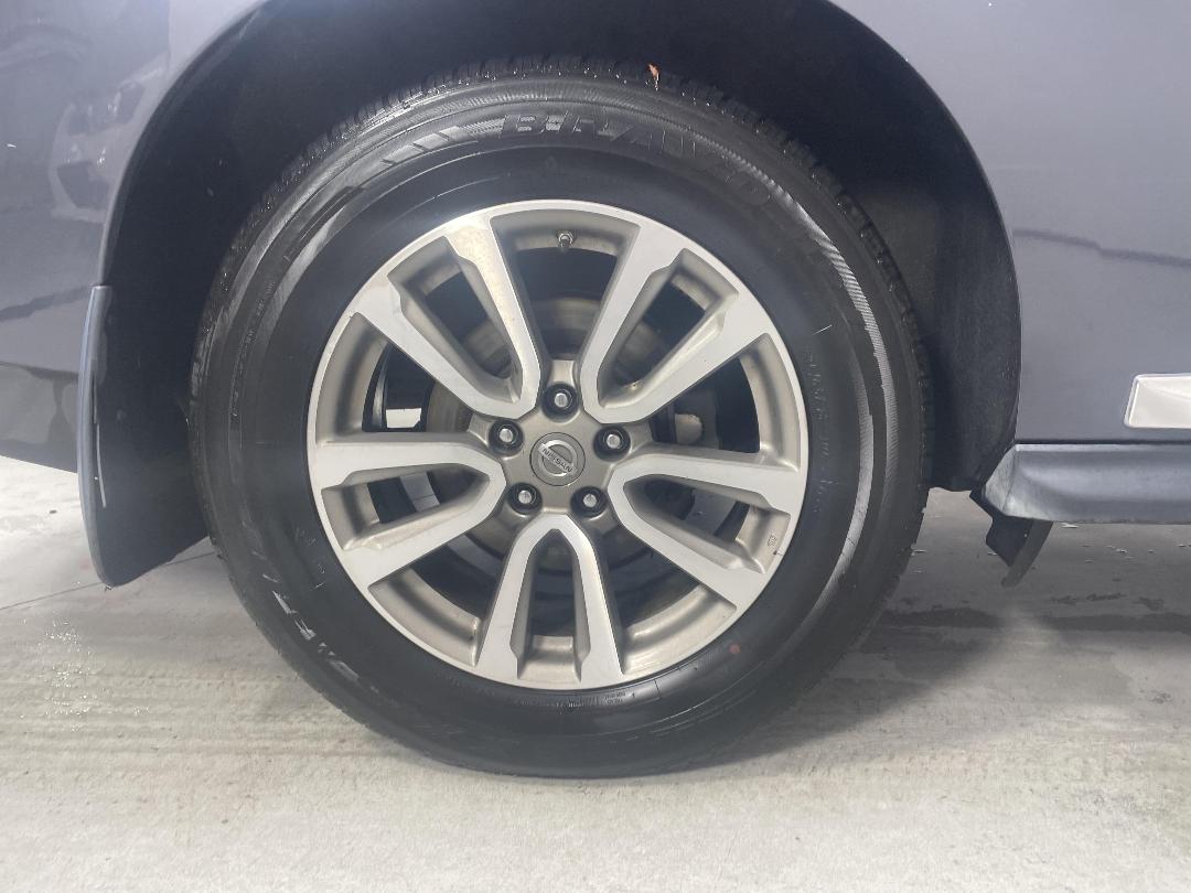 Photo '12' of Nissan Pathfinder