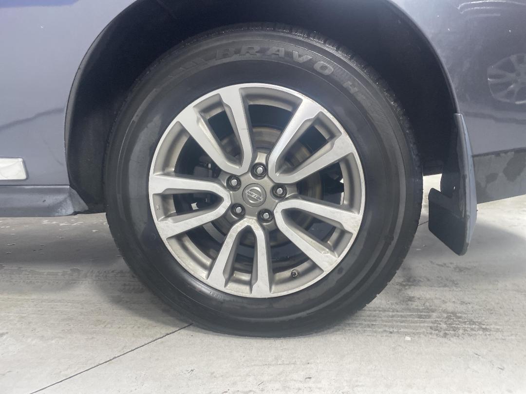 Photo '11' of Nissan Pathfinder