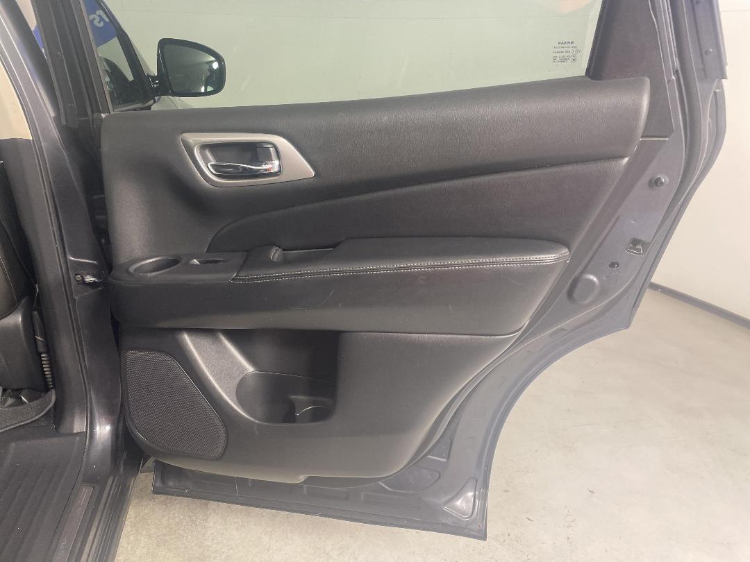 Photo '19' of Nissan Pathfinder