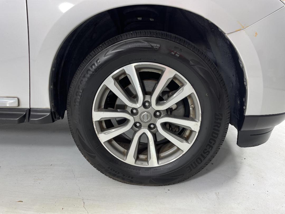 Photo '9' of Nissan Pathfinder Photo '9' of Nissan Pathfinder