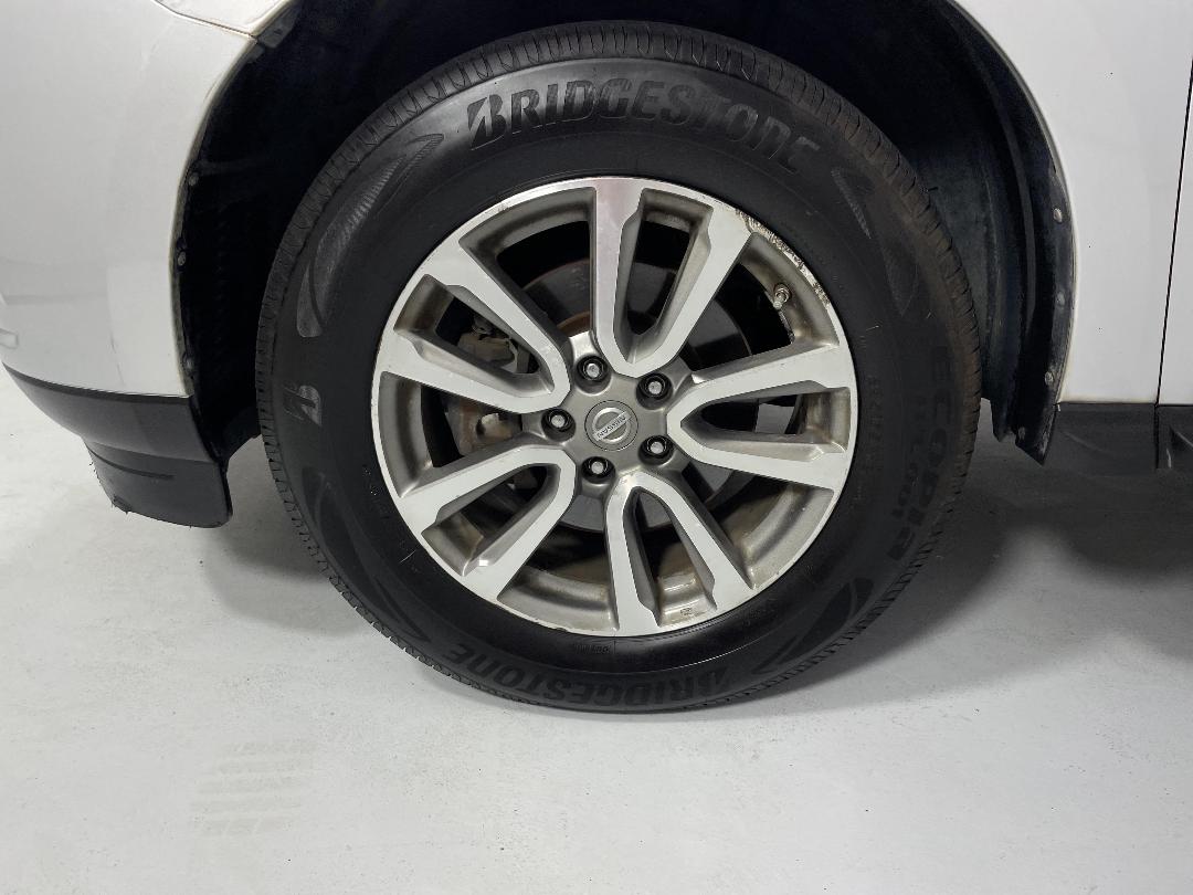 Photo '10' of Nissan Pathfinder Photo '10' of Nissan Pathfinder