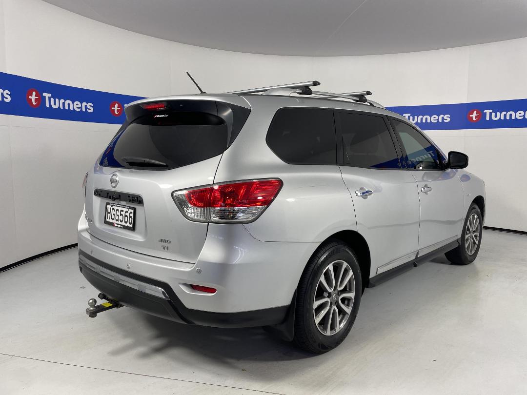 Photo '7' of Nissan Pathfinder Photo '7' of Nissan Pathfinder