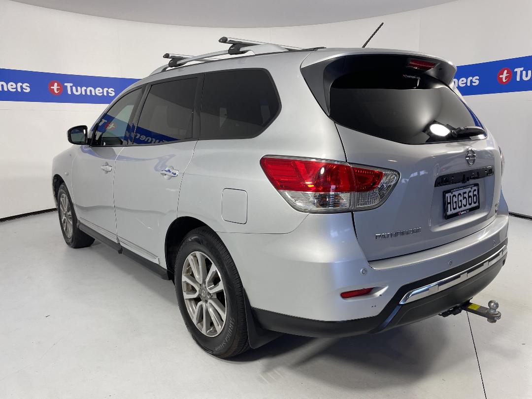 Photo '5' of Nissan Pathfinder Photo '5' of Nissan Pathfinder