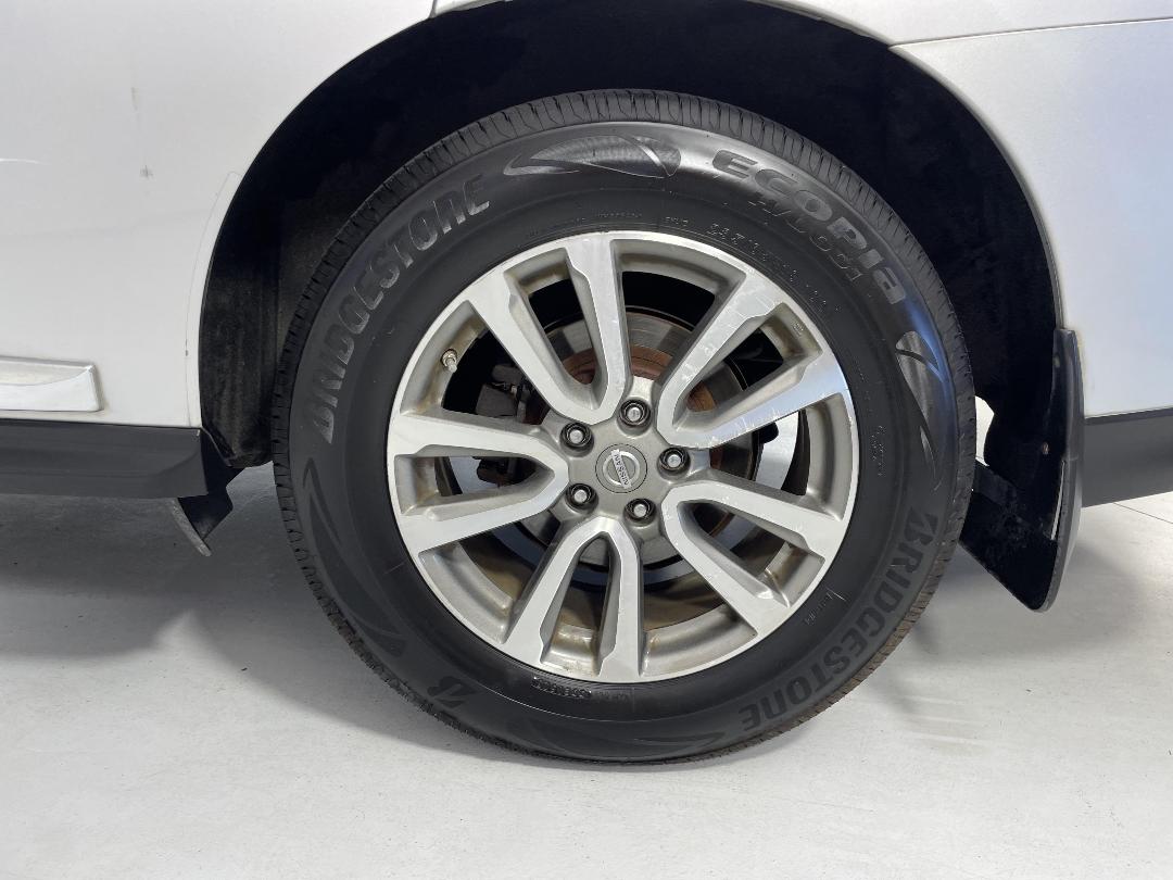 Photo '11' of Nissan Pathfinder Photo '11' of Nissan Pathfinder