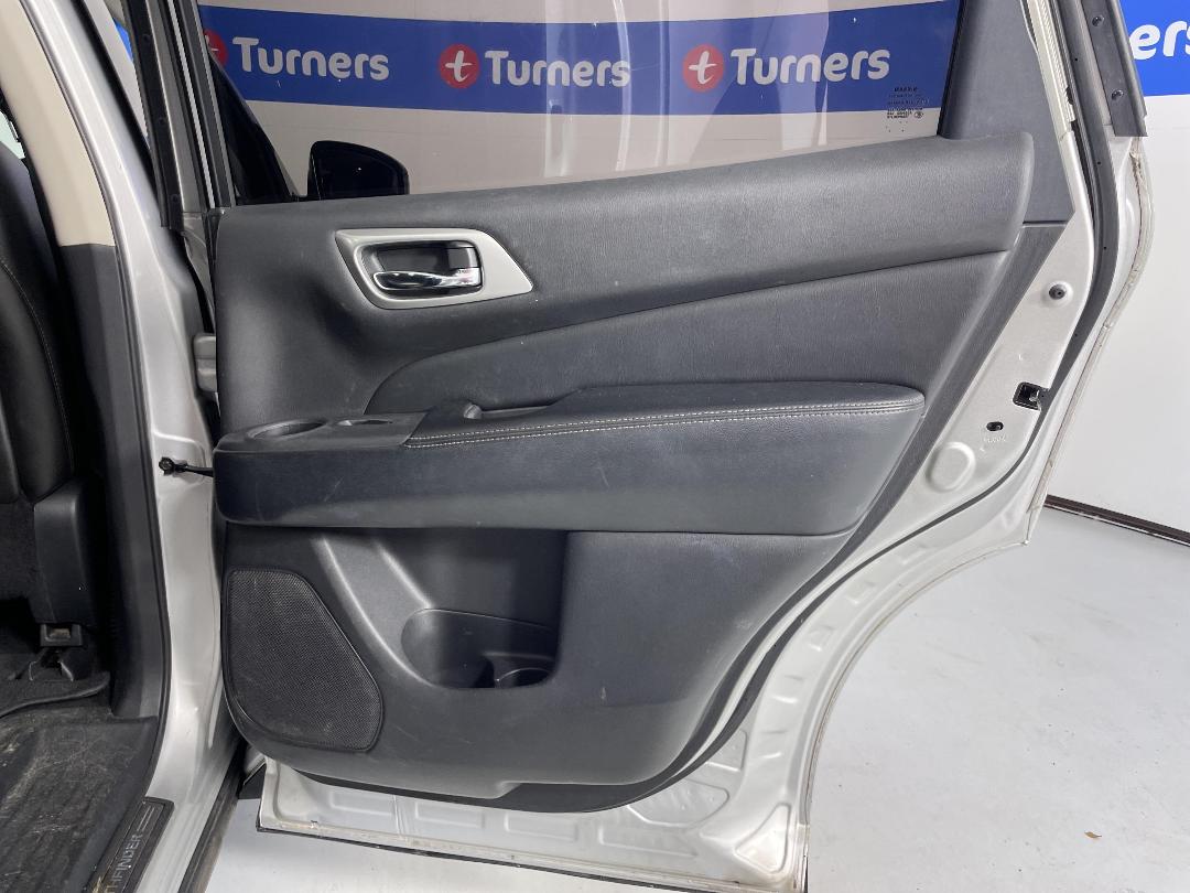 Photo '19' of Nissan Pathfinder Photo '19' of Nissan Pathfinder