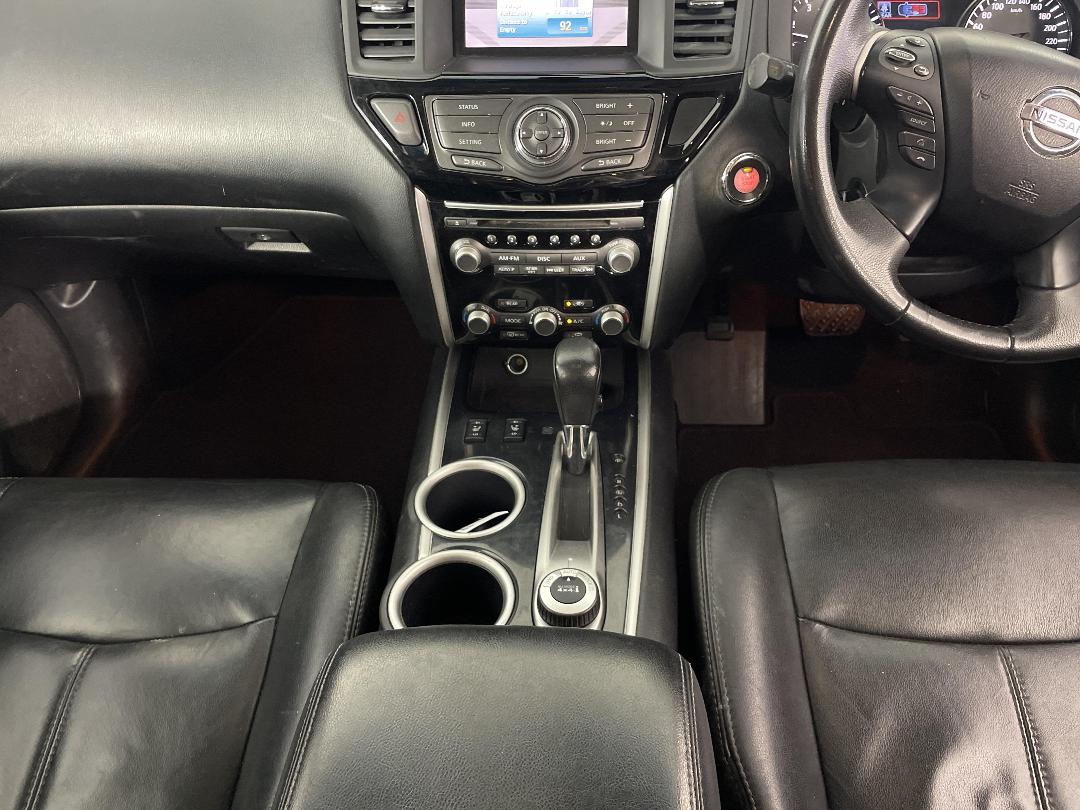 Photo '18' of Nissan Pathfinder Photo '18' of Nissan Pathfinder