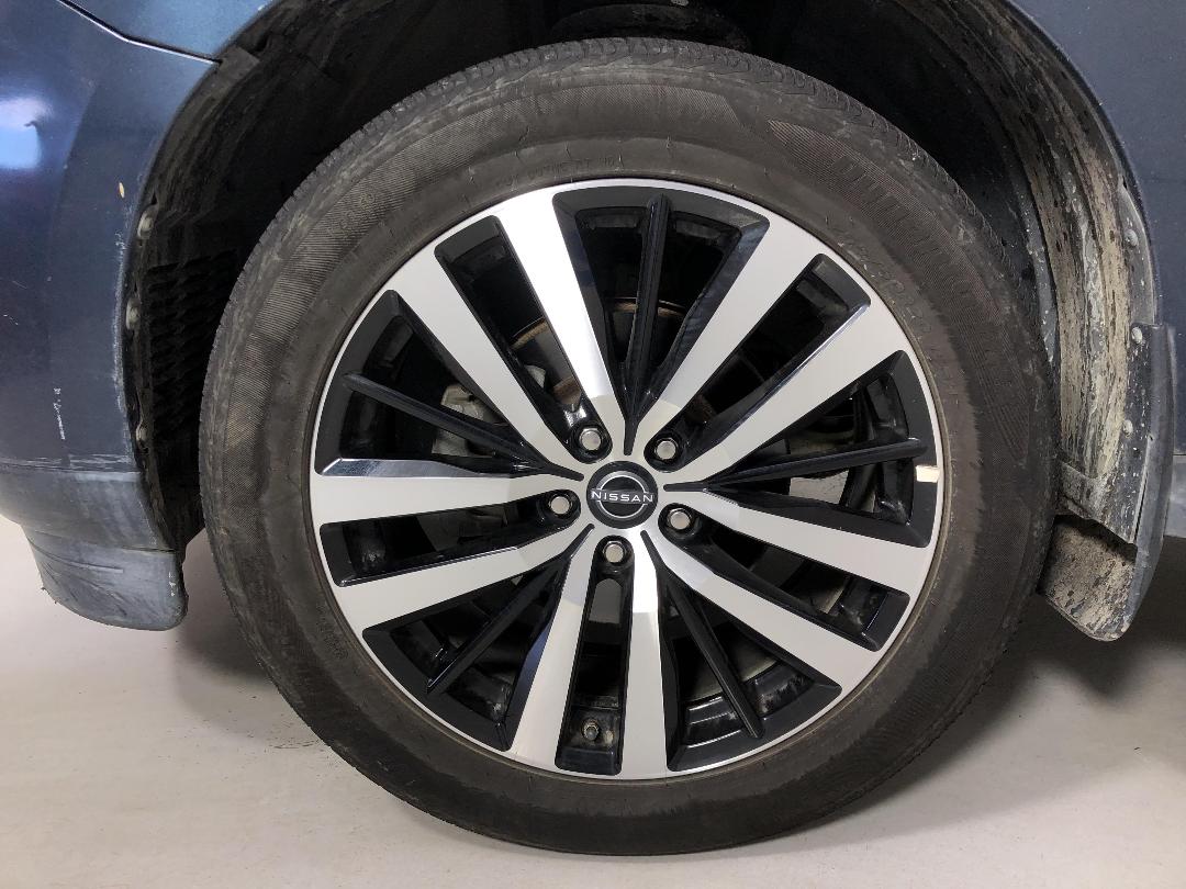 Photo '10' of Nissan Pathfinder Photo '10' of Nissan Pathfinder