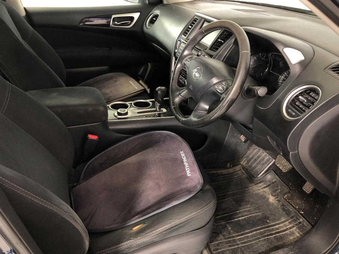 Photo '16' of Nissan Pathfinder Photo '16' of Nissan Pathfinder