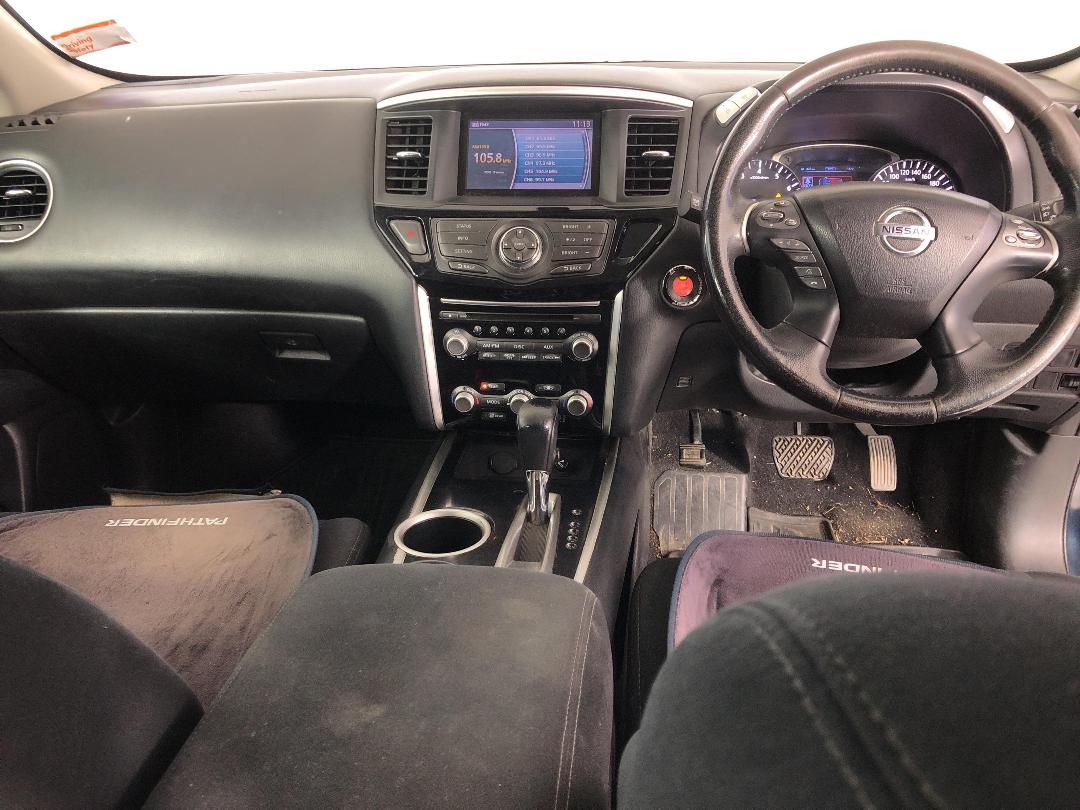 Photo '17' of Nissan Pathfinder Photo '17' of Nissan Pathfinder