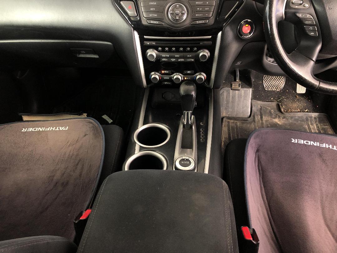 Photo '18' of Nissan Pathfinder Photo '18' of Nissan Pathfinder