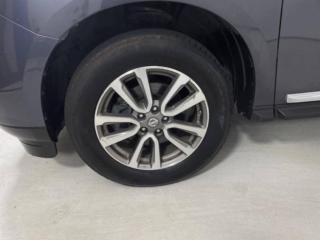 Photo '10' of Nissan Pathfinder Photo '10' of Nissan Pathfinder