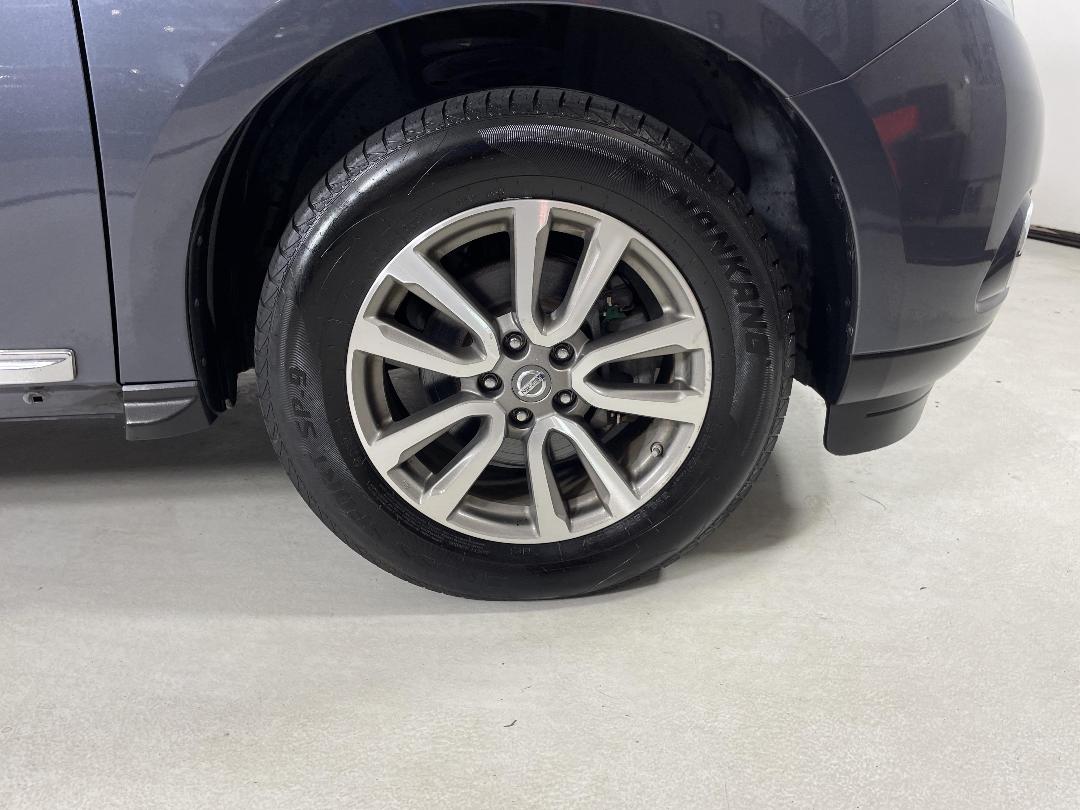 Photo '9' of Nissan Pathfinder Photo '9' of Nissan Pathfinder