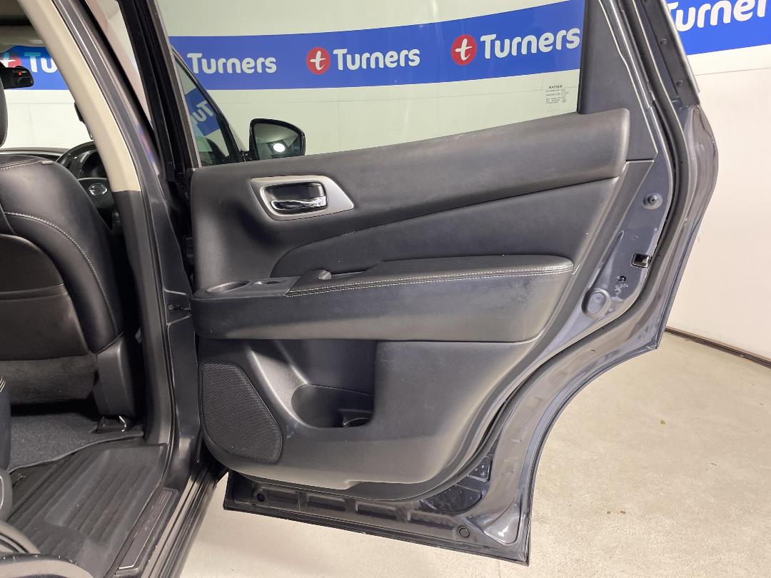 Photo '19' of Nissan Pathfinder Photo '19' of Nissan Pathfinder