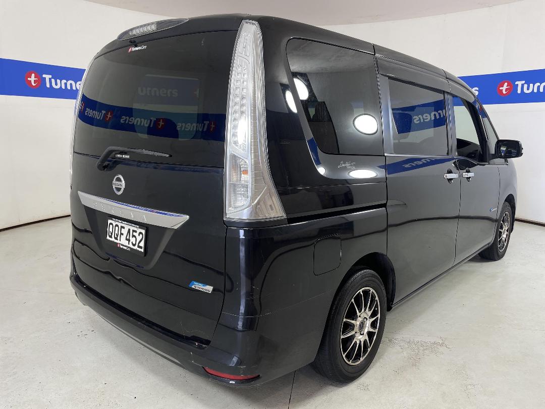 Photo '7' of Nissan Serena Photo '7' of Nissan Serena