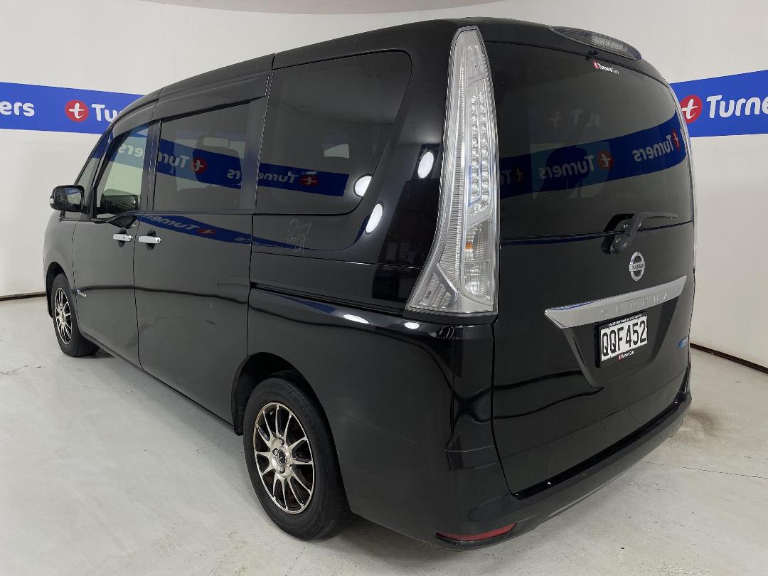 Photo '5' of Nissan Serena Photo '5' of Nissan Serena