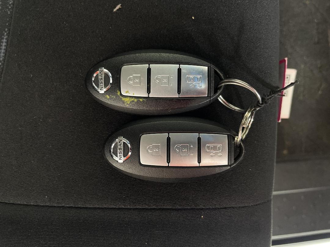 Photo '22' of Nissan Serena Photo '22' of Nissan Serena