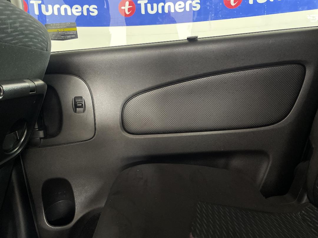 Photo '19' of Nissan Serena Photo '19' of Nissan Serena