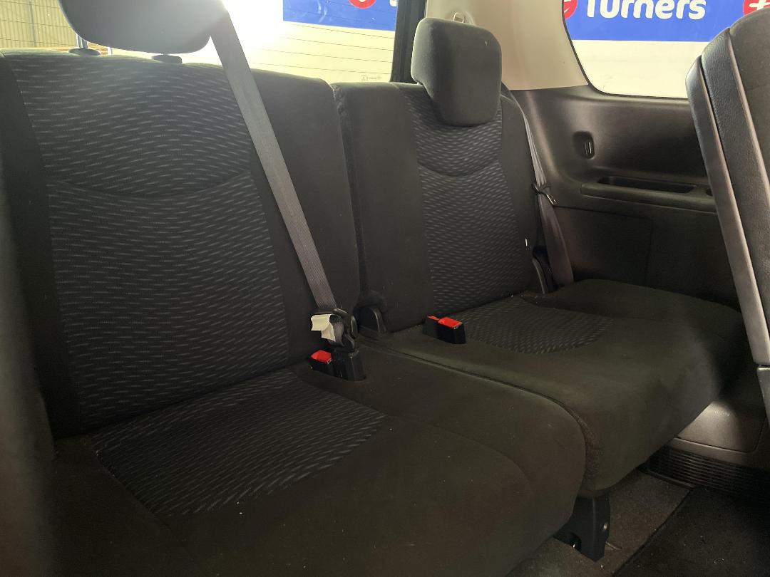 Photo '23' of Nissan Serena Photo '23' of Nissan Serena