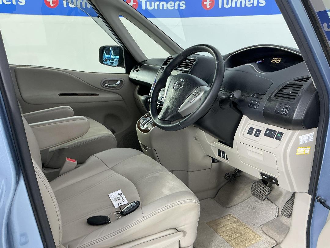 Photo '16' of Nissan Serena