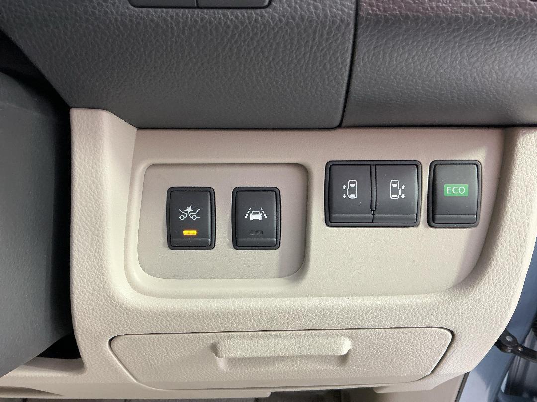 Photo '23' of Nissan Serena