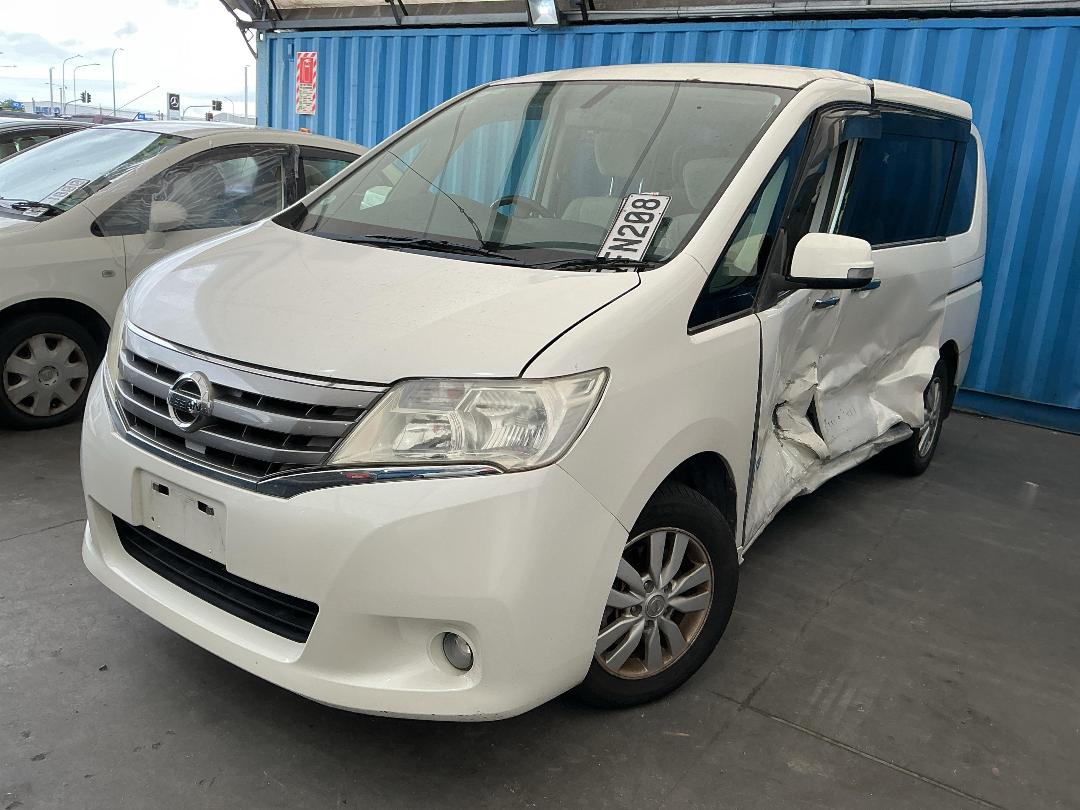 Photo '3' of Nissan Serena Photo '3' of Nissan Serena