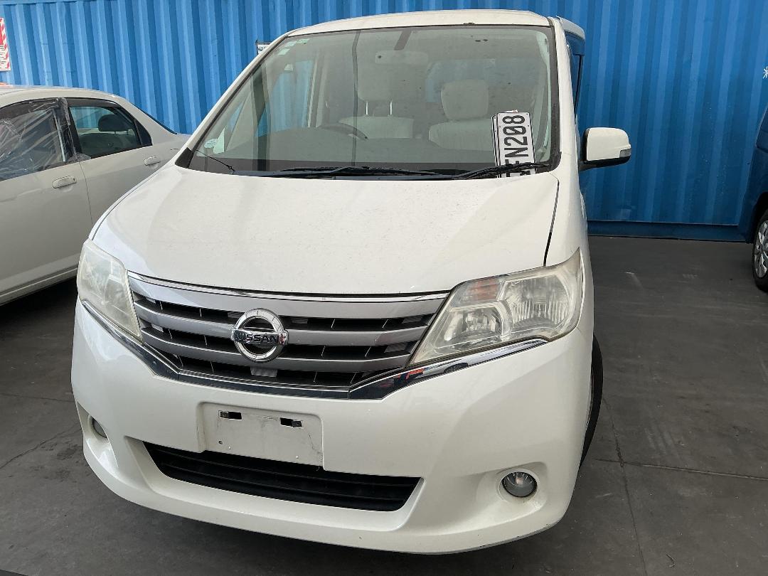 Photo '2' of Nissan Serena Photo '2' of Nissan Serena