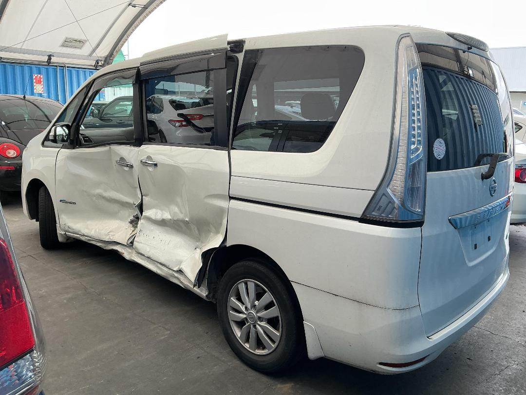 Photo '7' of Nissan Serena Photo '7' of Nissan Serena