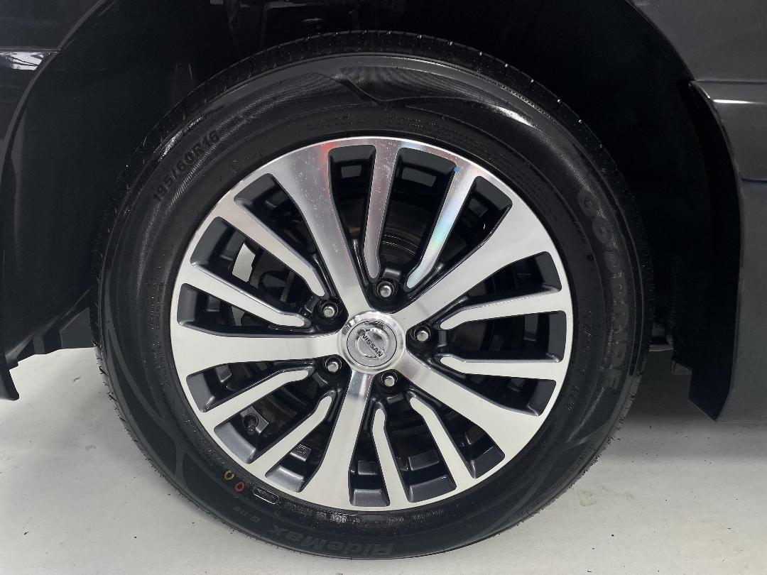 Photo '12' of Nissan Serena