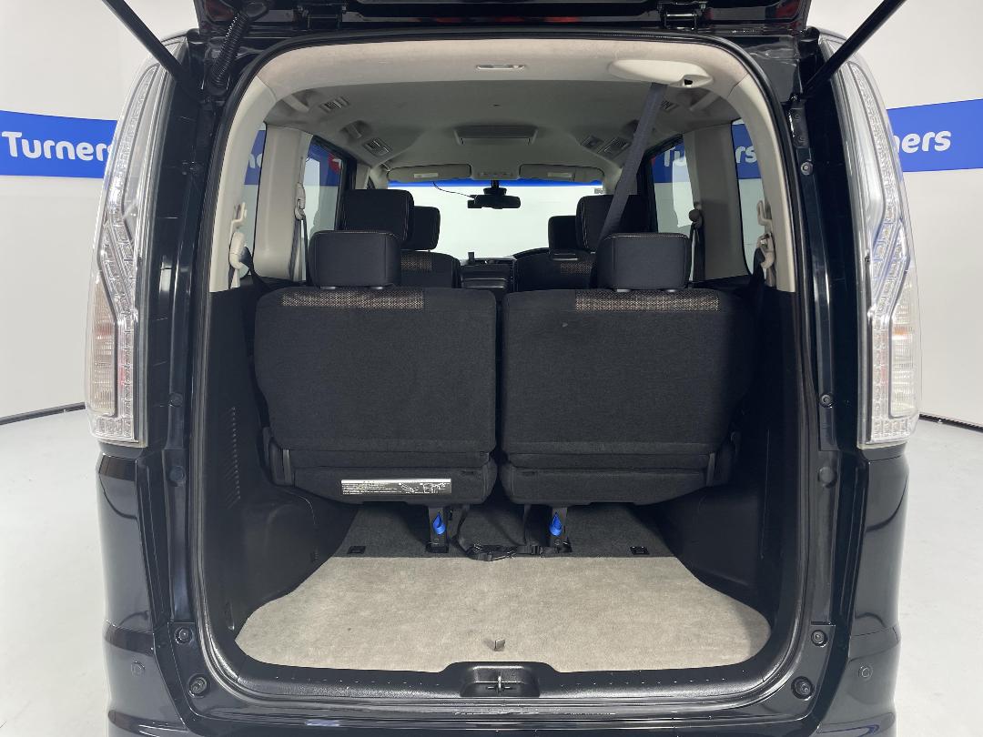 Photo '14' of Nissan Serena