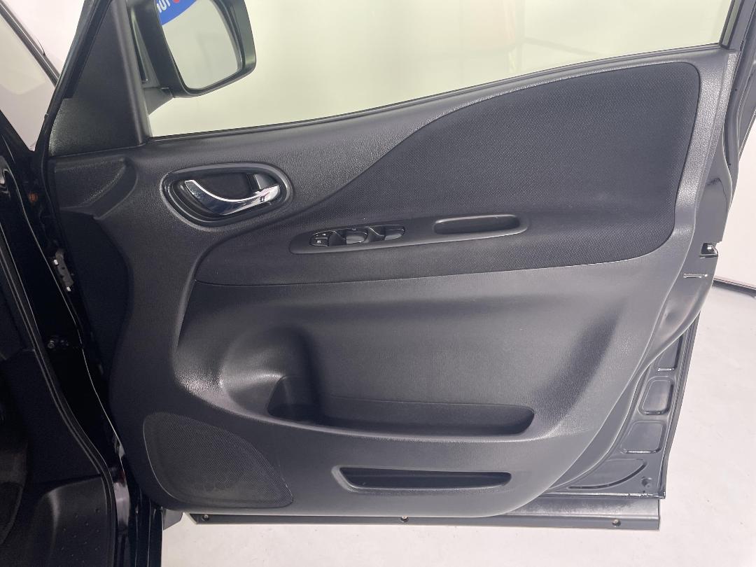 Photo '15' of Nissan Serena