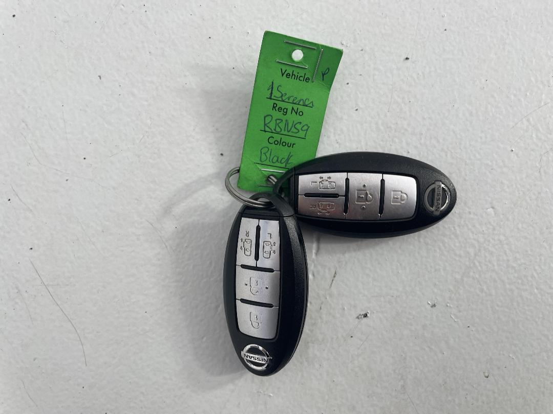 Photo '21' of Nissan Serena