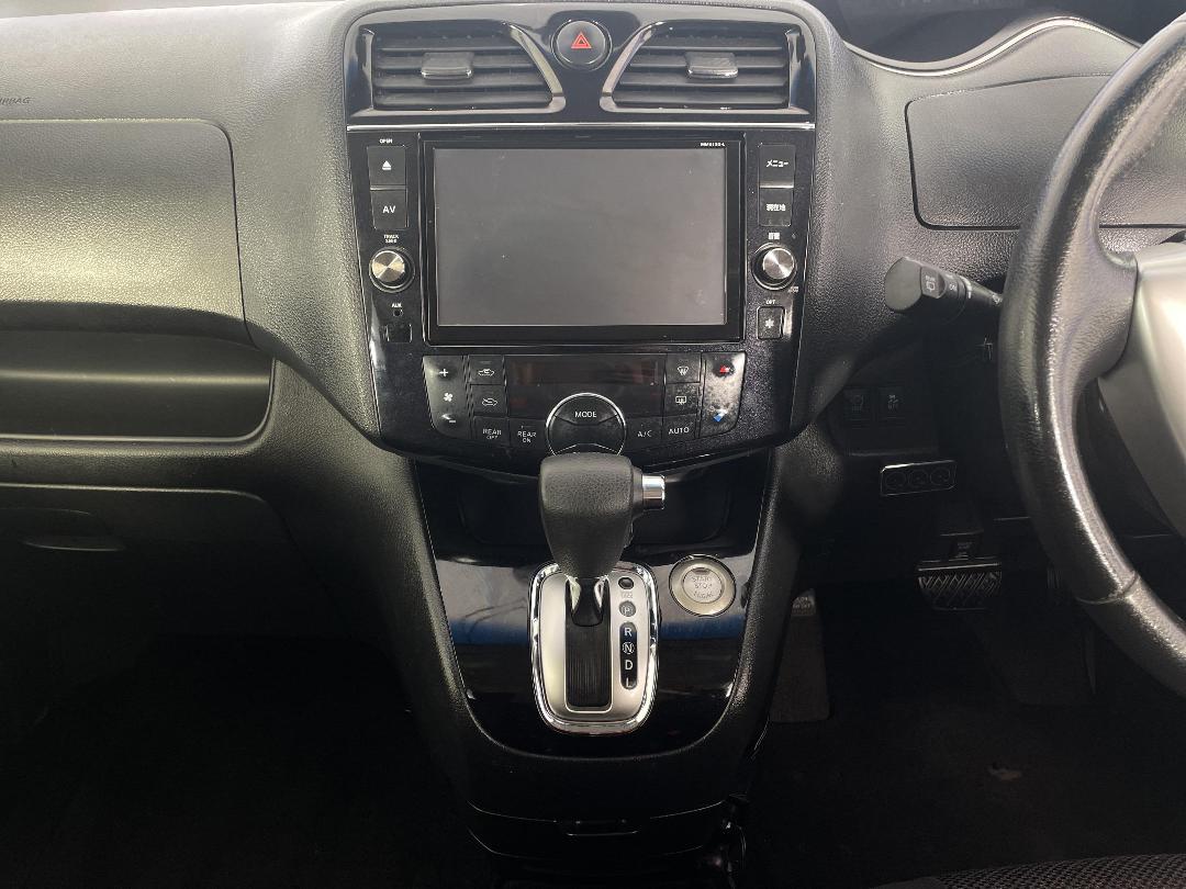 Photo '18' of Nissan Serena