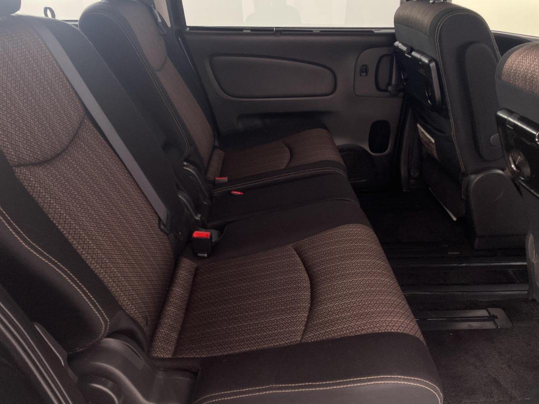 Photo '19' of Nissan Serena