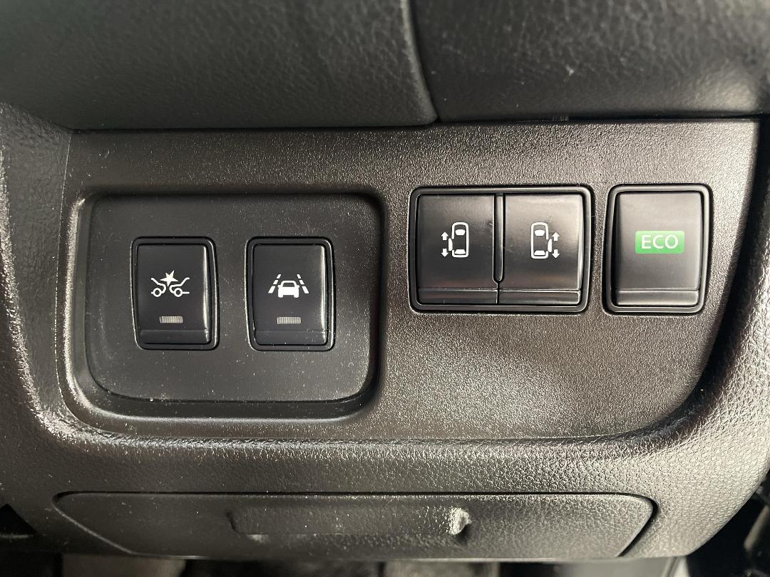 Photo '22' of Nissan Serena