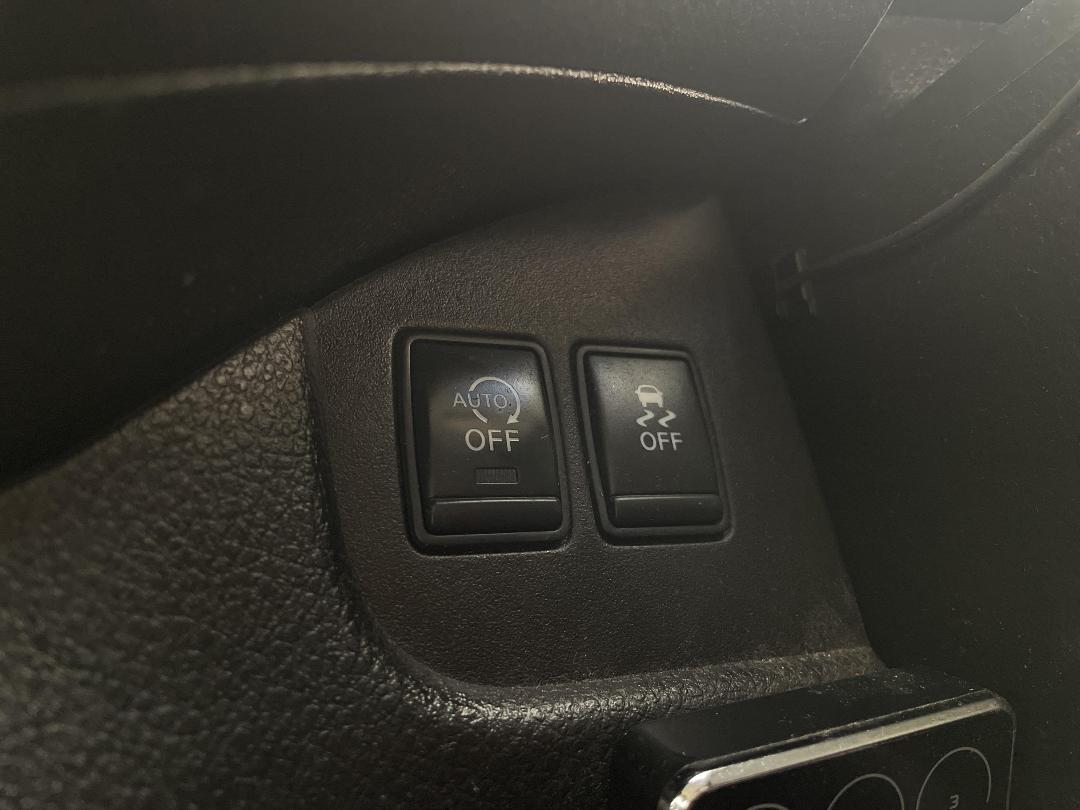 Photo '25' of Nissan Serena