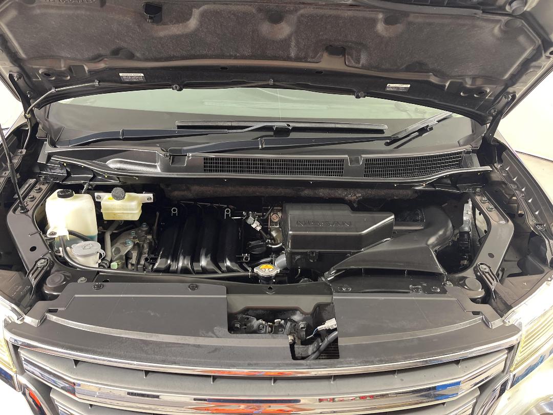 Photo '13' of Nissan Serena Photo '13' of Nissan Serena