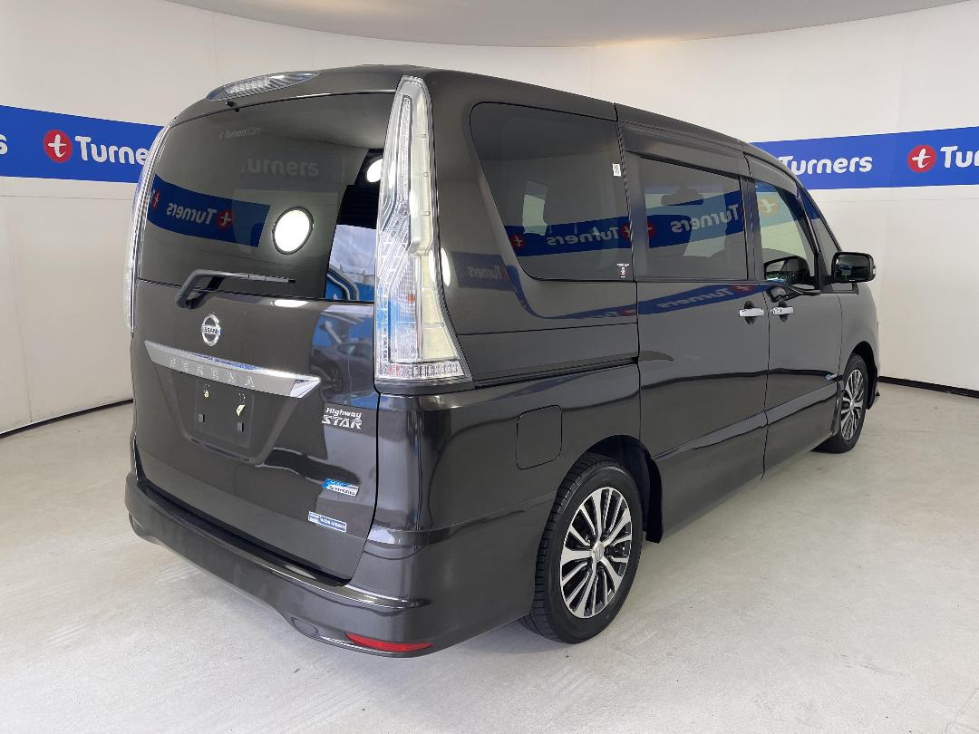 Photo '7' of Nissan Serena Photo '7' of Nissan Serena