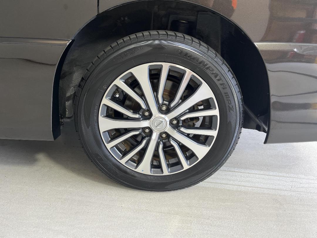 Photo '11' of Nissan Serena Photo '11' of Nissan Serena